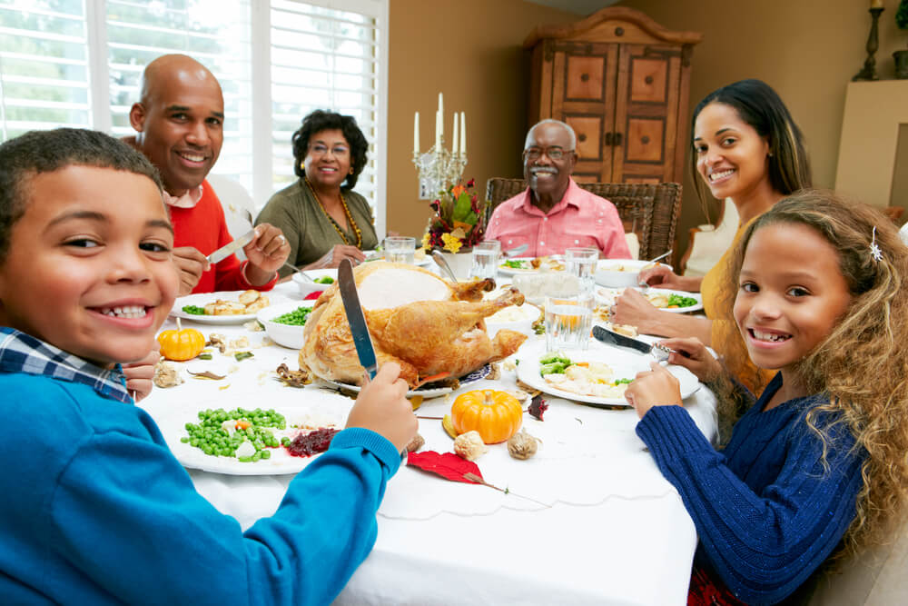 Elderly couple with their family during the holidays, emphasizing signs your parents may need in-home care.