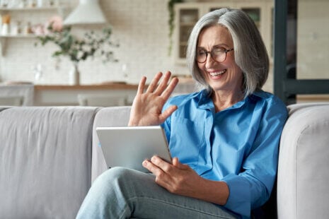 Tech tools for seniors to stay connected during fall and busy family seasons.