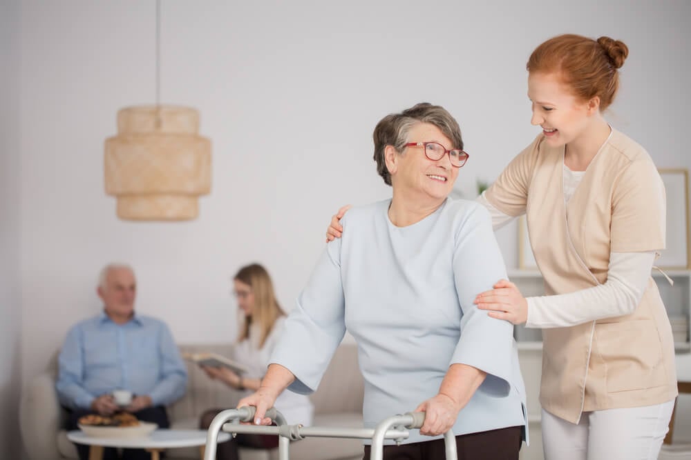 a professional caregvier provides respite care for family caregivers at home
